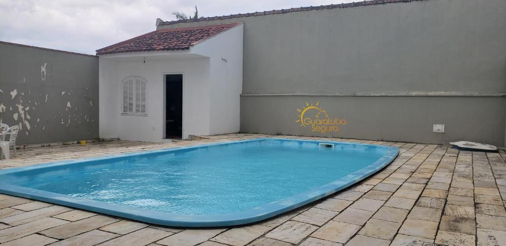  Casa de Veraneio com Piscina Guaratuba