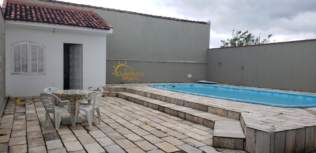  Casa de Veraneio com Piscina Guaratuba