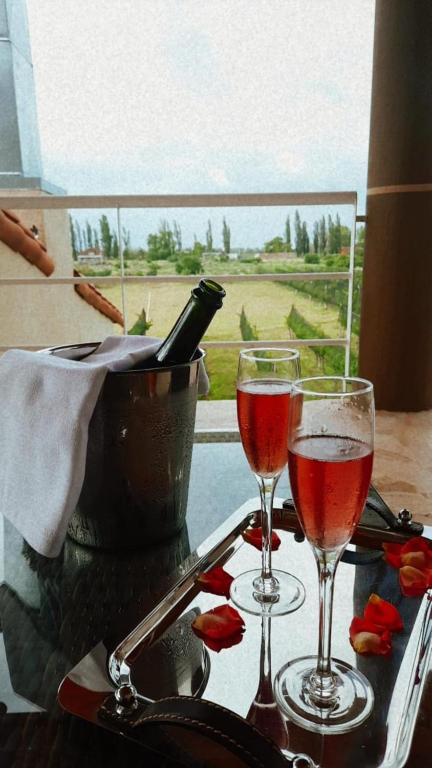 Tragos en Chaglasian Wine & Suites
