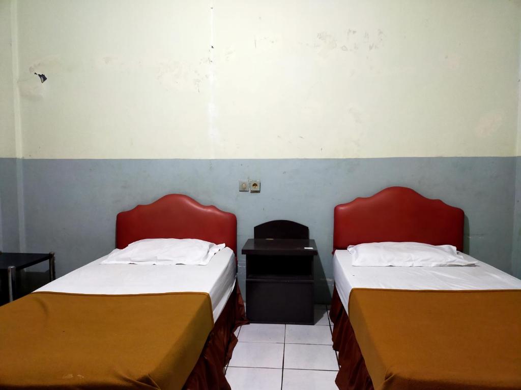 Postel nebo postele na pokoji v ubytování Hotel Nirwana Ternate RedPartner