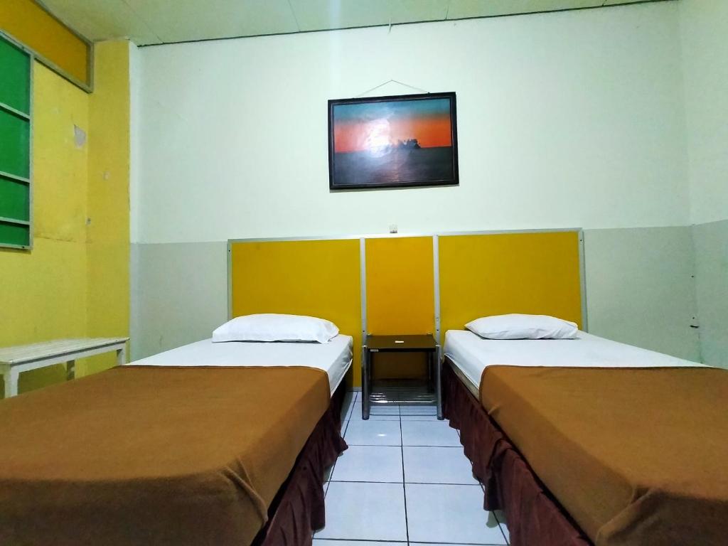 Postel nebo postele na pokoji v ubytování Hotel Nirwana Ternate RedPartner
