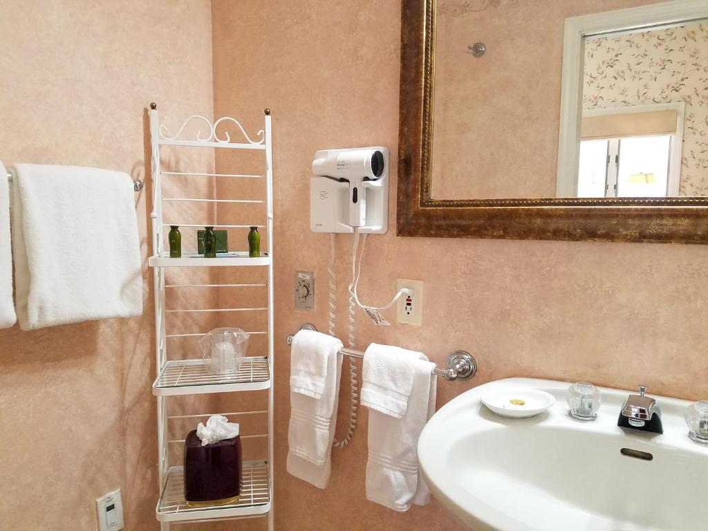 Copper Beech Inn photo