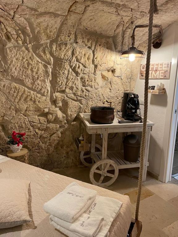 Postel nebo postele na pokoji v ubytování Grotta Carlotta