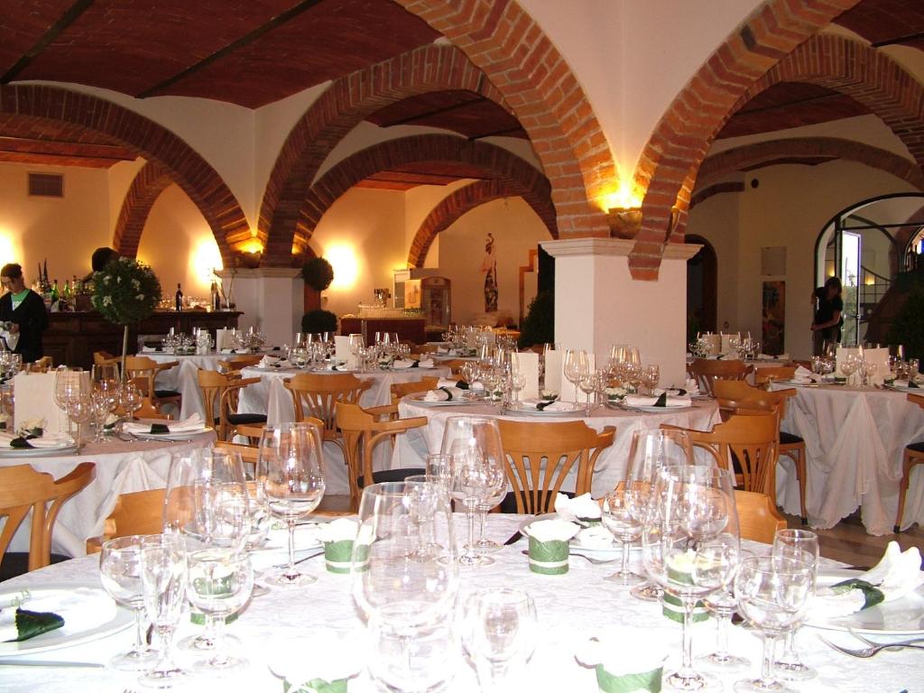A restaurant or other place to eat at I Chiari