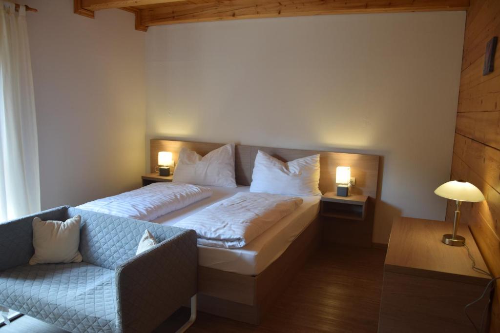Postel nebo postele na pokoji v ubytování Landhaus Bergzeit