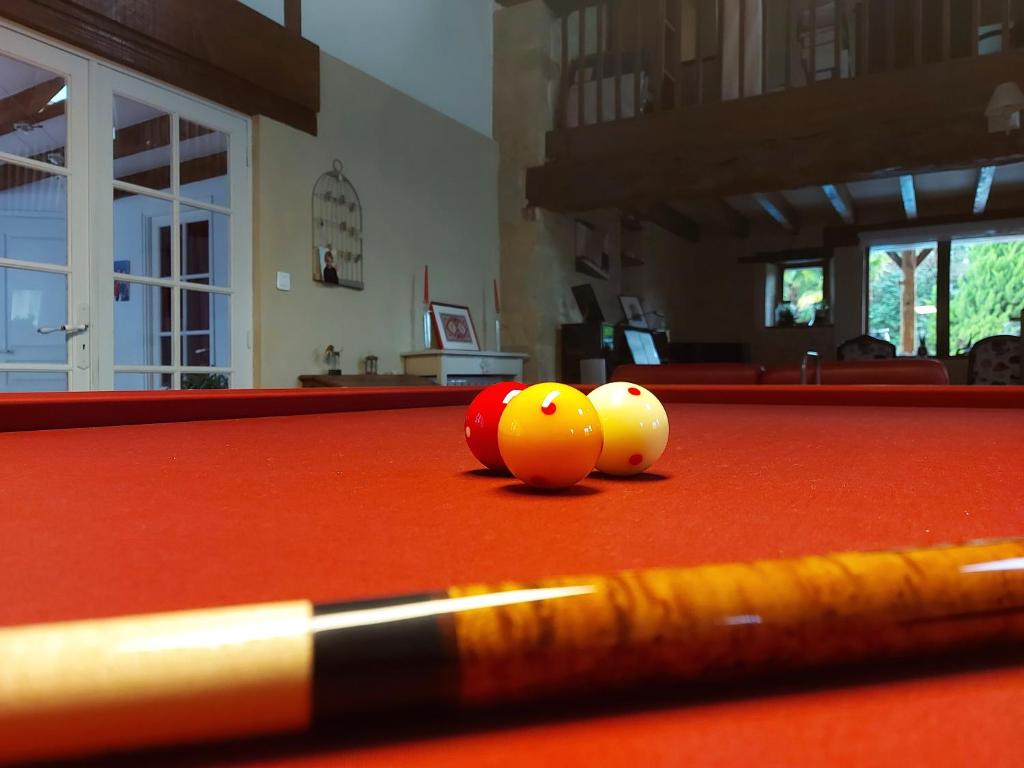 Biliár nebo kulečník v ubytování Domaine la jam