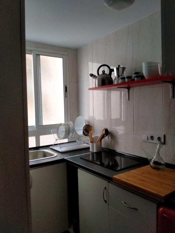 Kuchyňa alebo kuchynka v ubytovaní Apartamento a 5min a pie de la playa de El Palo