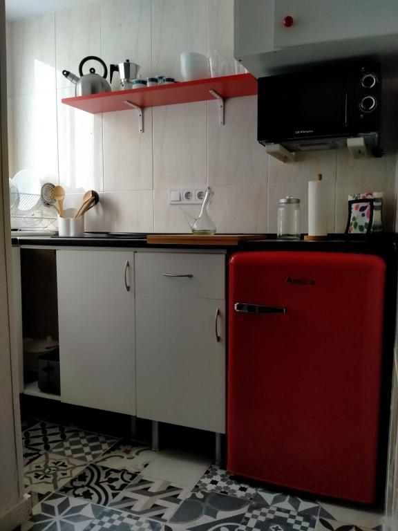 Kuchyňa alebo kuchynka v ubytovaní Apartamento a 5min a pie de la playa de El Palo