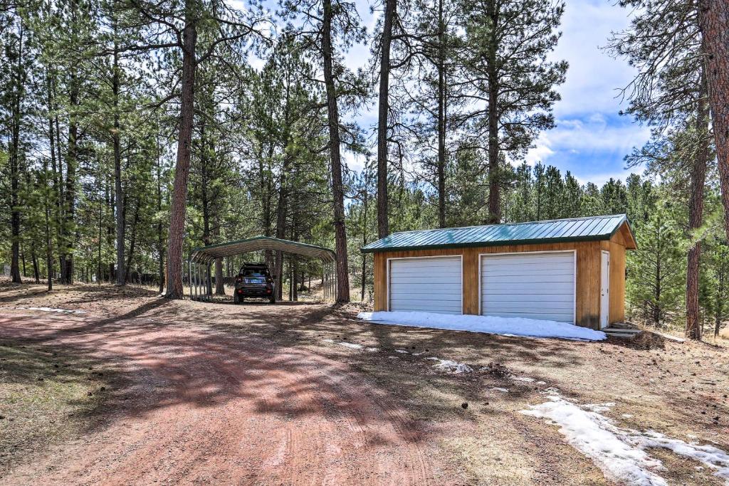 Private Black Hills Home with Corral Horses Welcome, Custer