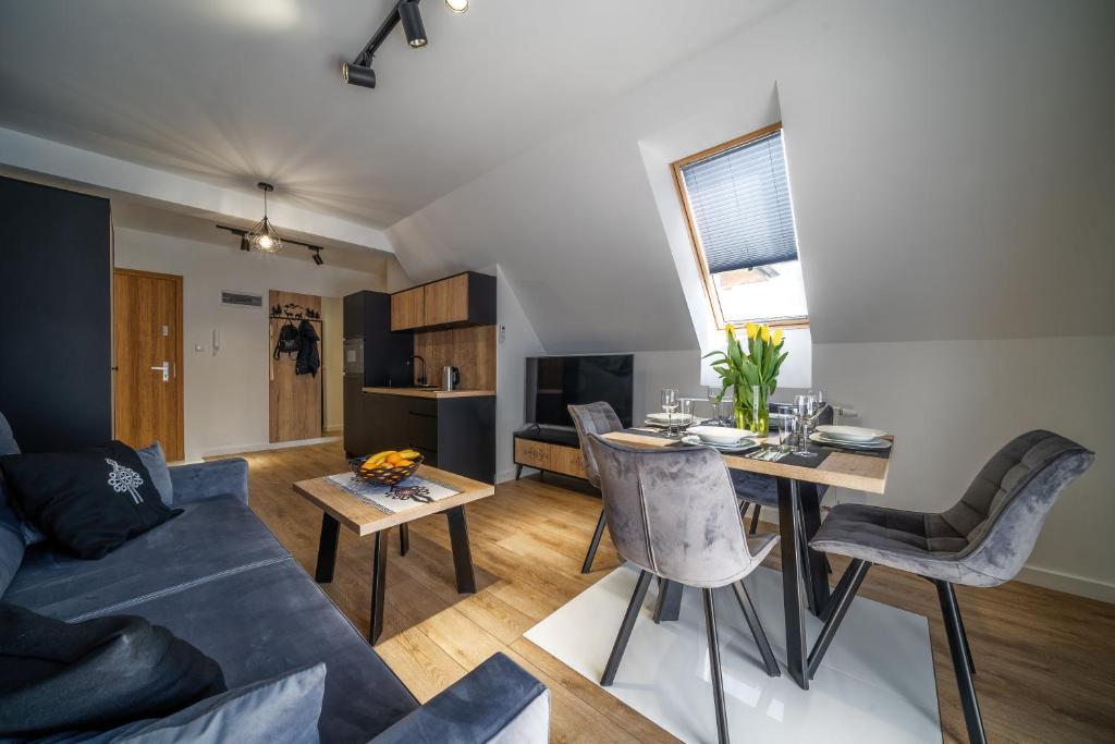 Μια τηλεόραση ή/και κέντρο ψυχαγωγίας στο APARTAMENT BIAŁKA TATRZAŃSKA NA TERENIE OBIEKTU SUN&SNOW