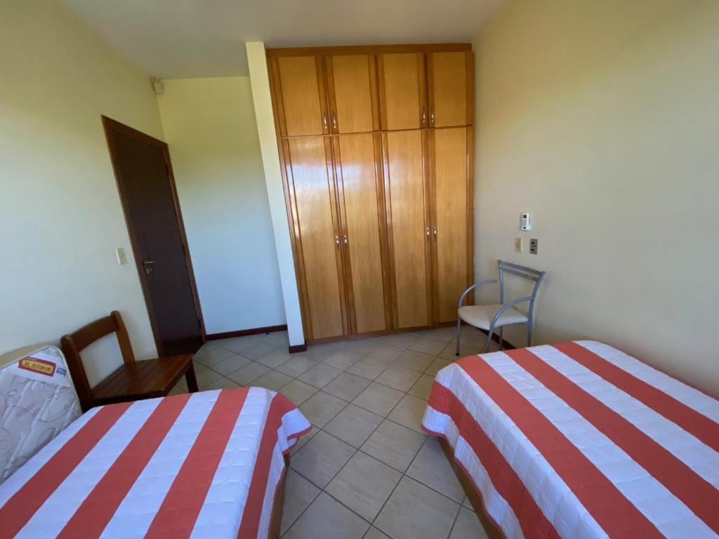  CASA 3 DORMITÓRIOS JURERE INTERNACIONAL