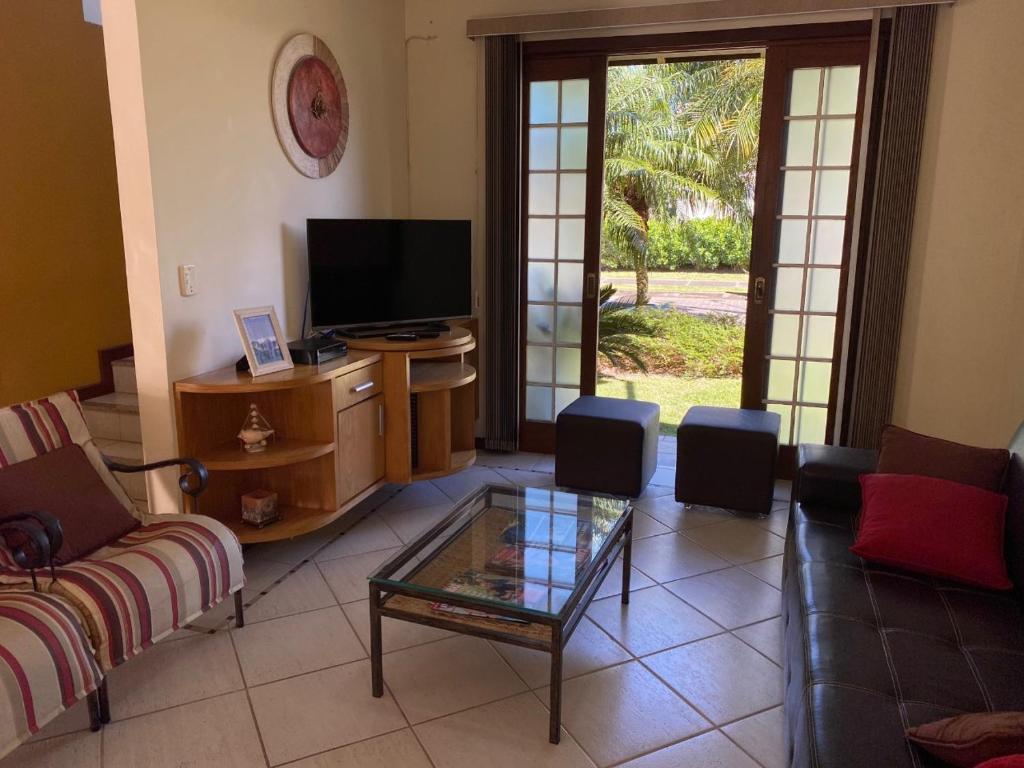  CASA 3 DORMITÓRIOS JURERE INTERNACIONAL