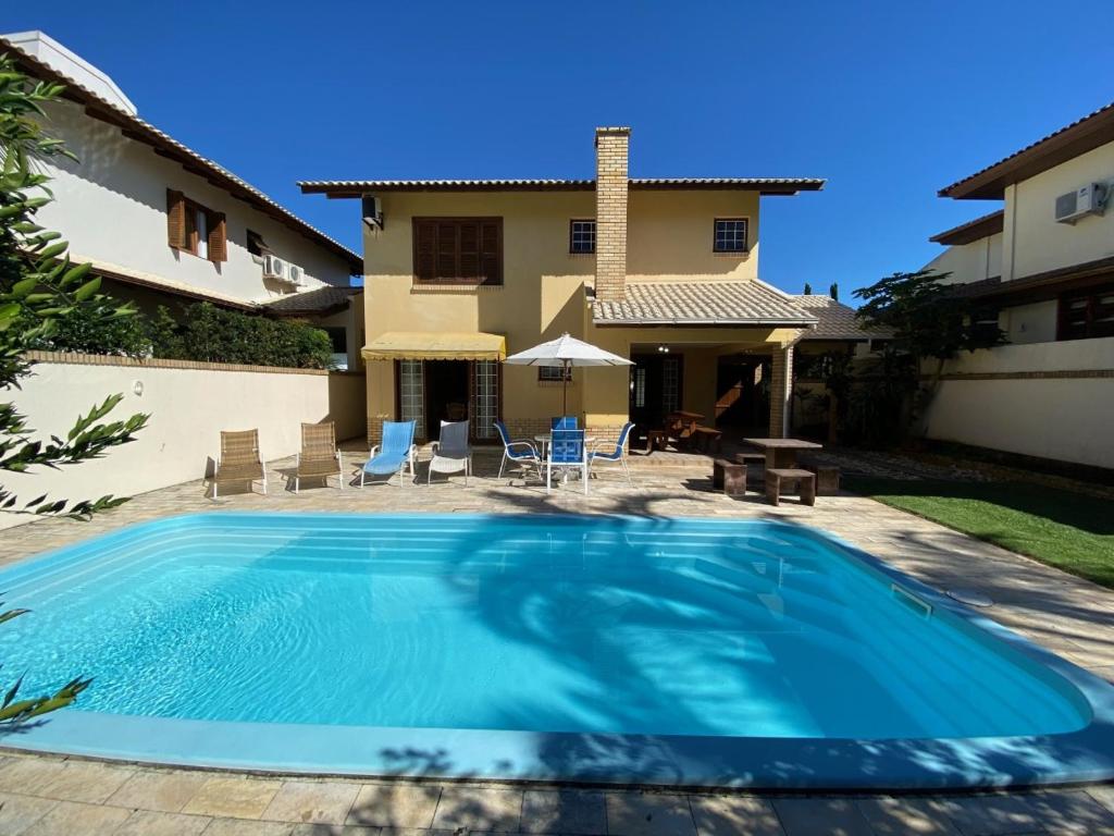  CASA 3 DORMITÓRIOS JURERE INTERNACIONAL