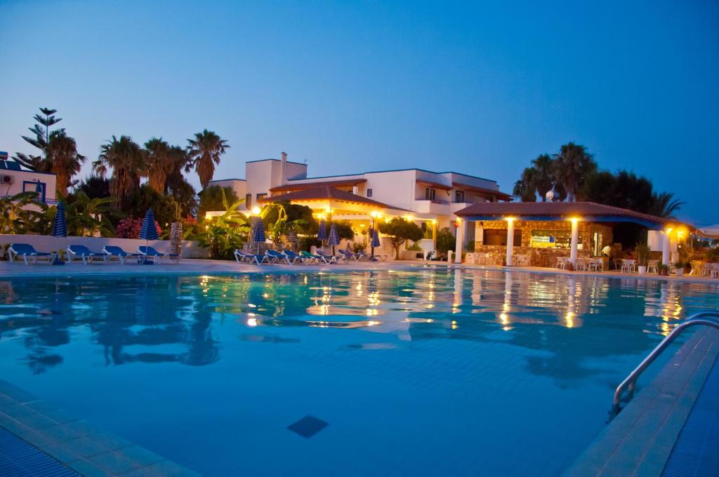 Bazén v ubytování Hotel Tigaki's Star nebo v jeho okolí