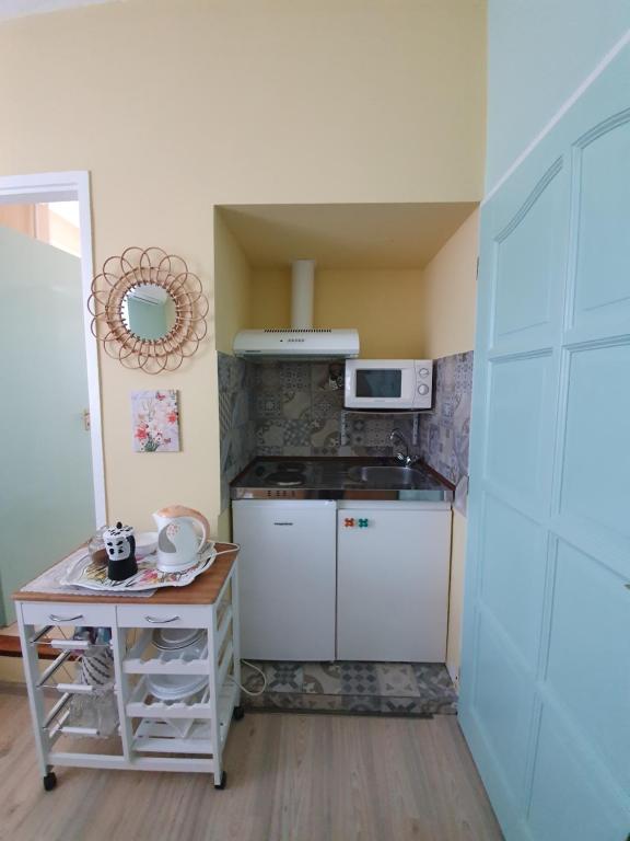 Kuchyň nebo kuchyňský kout v ubytování Panoráma Vendégház