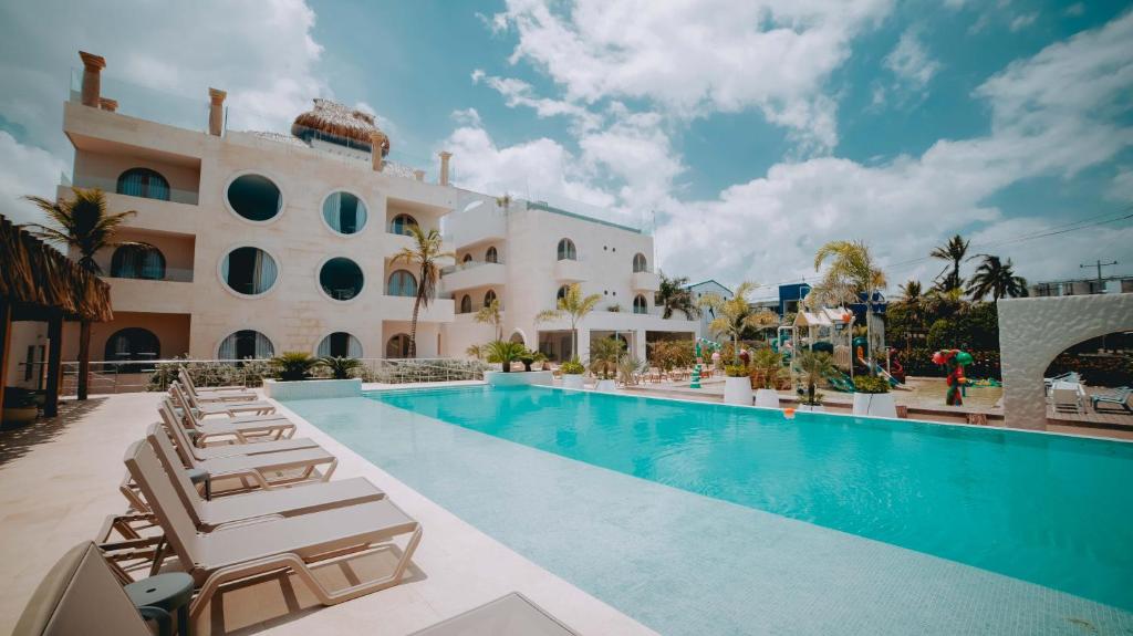 Bazén v ubytování Loa Tolú by Bernalo Hotels nebo v jeho okolí