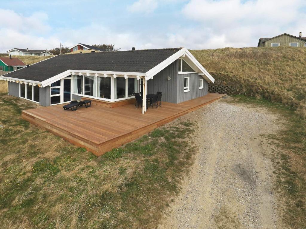 Grønhøjにある10 person holiday home in L kkenの一軒家