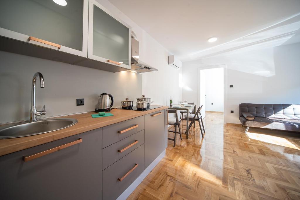 Kuchyňa alebo kuchynka v ubytovaní Apartman Grand