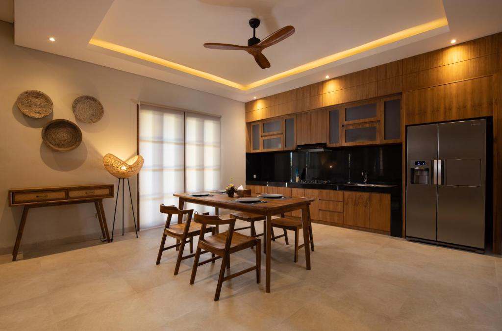 Kuchyň nebo kuchyňský kout v ubytování Saba Villa by Sanga Sanga Hospitality