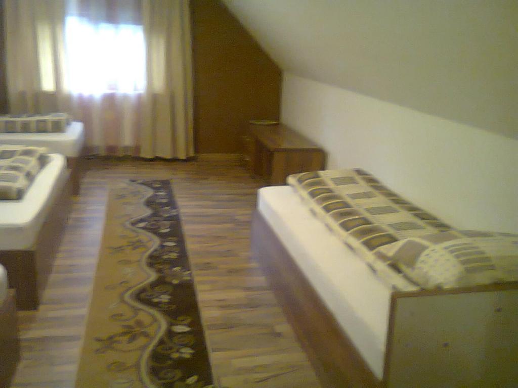 Cabana Suvenirurilor - Camera Familiare Con Bagno Privato