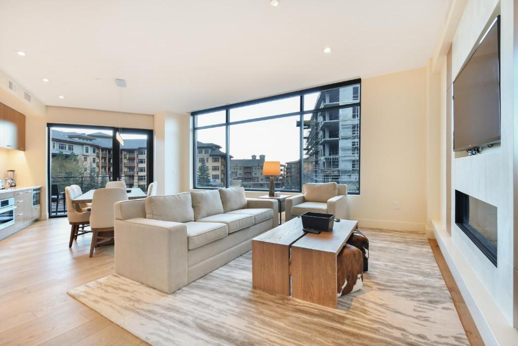 Χώρος καθιστικού στο New & Luxury 2 BR in Canyons Village - Ski In Out