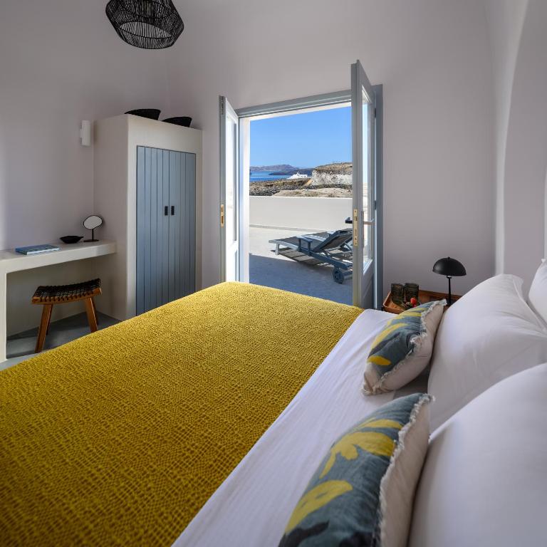Postel nebo postele na pokoji v ubytování Ambeli Sunset Villas
