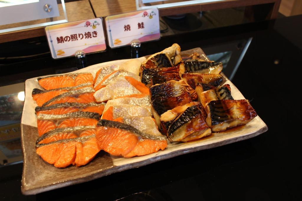ホテルの敷地内または近くでの食事または食べ物