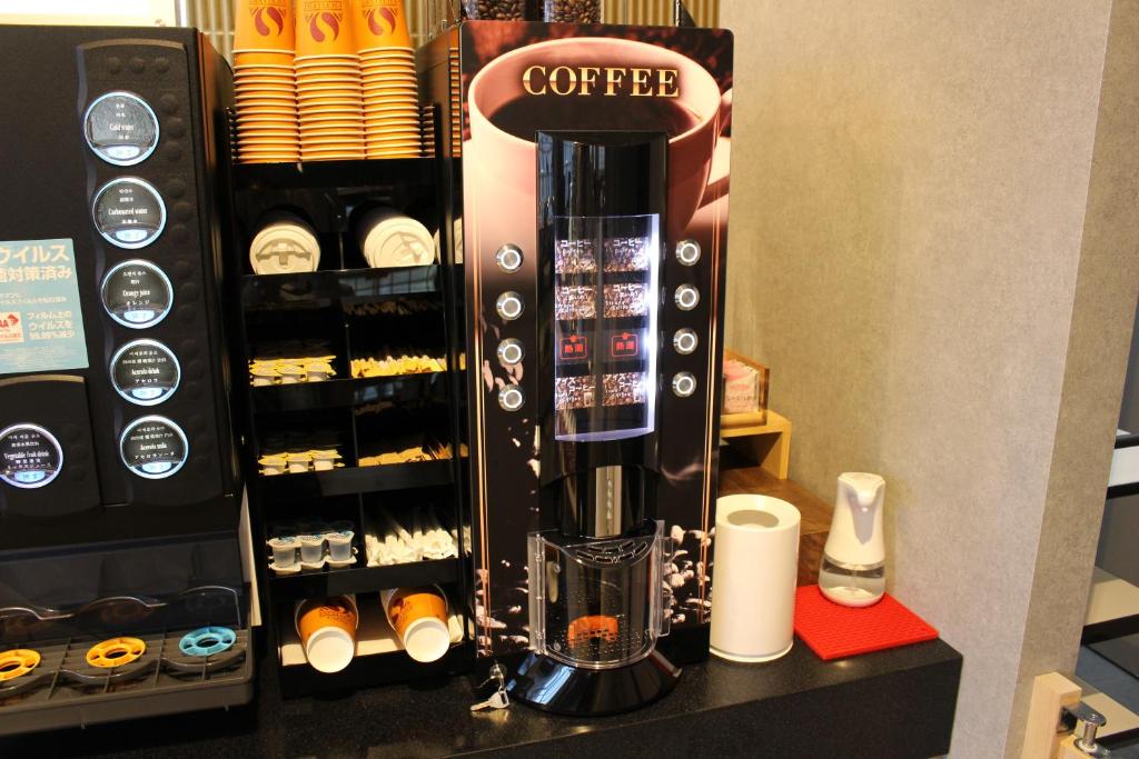 アルモントホテル日暮里にあるコーヒーまたはお茶