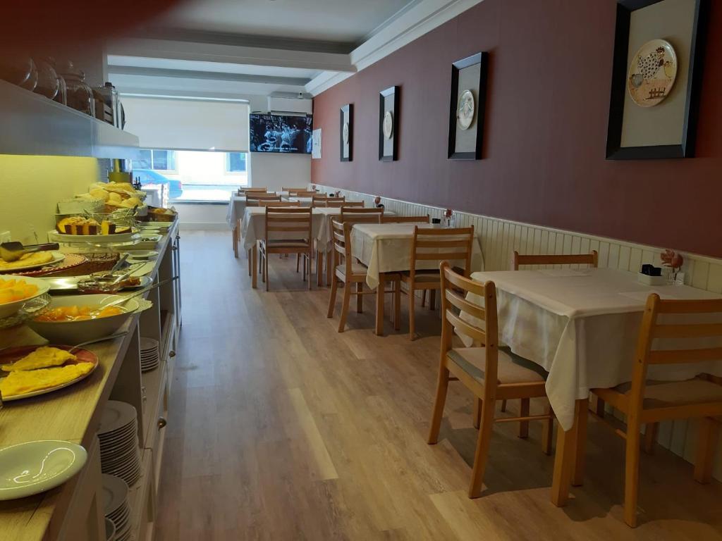 Um restaurante ou outro lugar para comer em Hotel Lagoa dos Pastorinhos