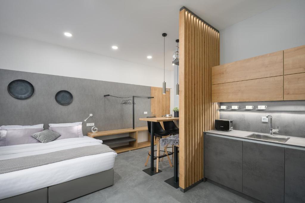 Vila Emona - Central Apartments - Free Parking - Resim 18
