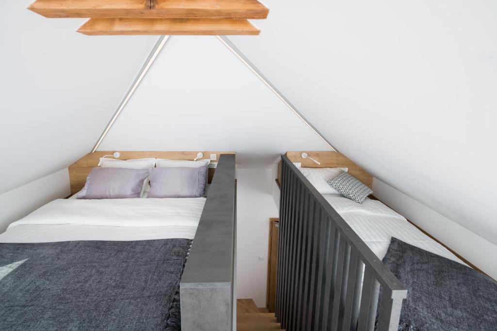 Postel nebo postele na pokoji v ubytování Vila Emona
