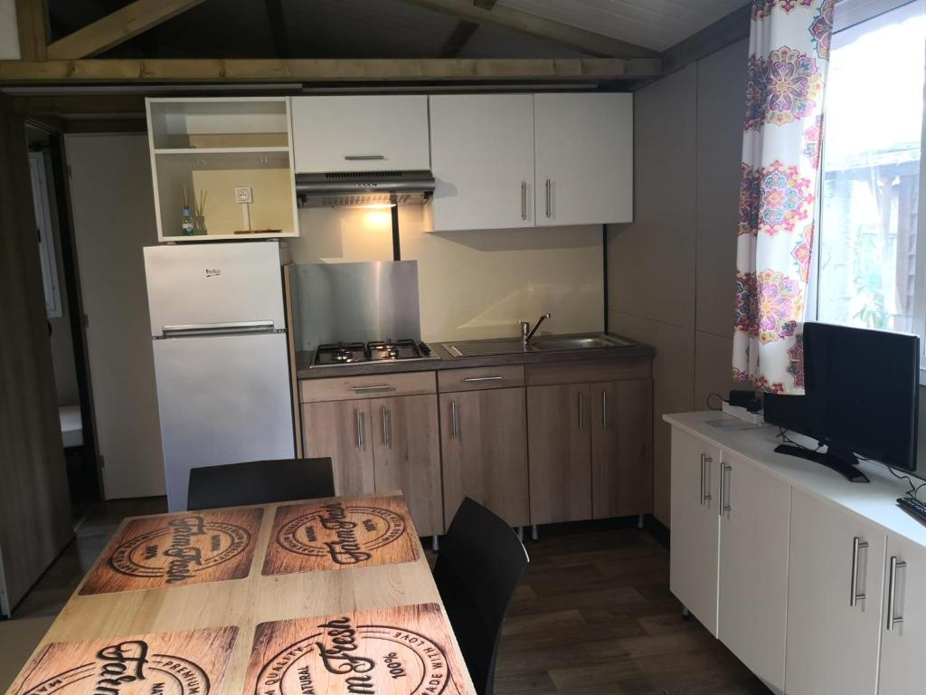 Kuchyň nebo kuchyňský kout v ubytování Parco Vacanze Makallè