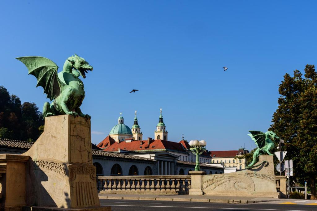 Vila Emona - Central Apartments - Free Parking - Resim 44