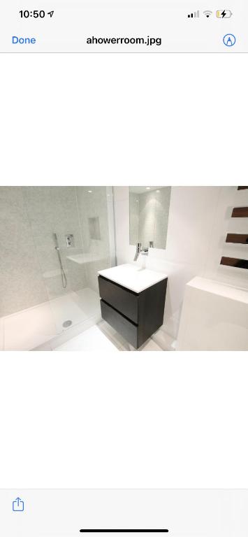 Stunning 3 bedroom/2bathroom apartment with two parking spaces