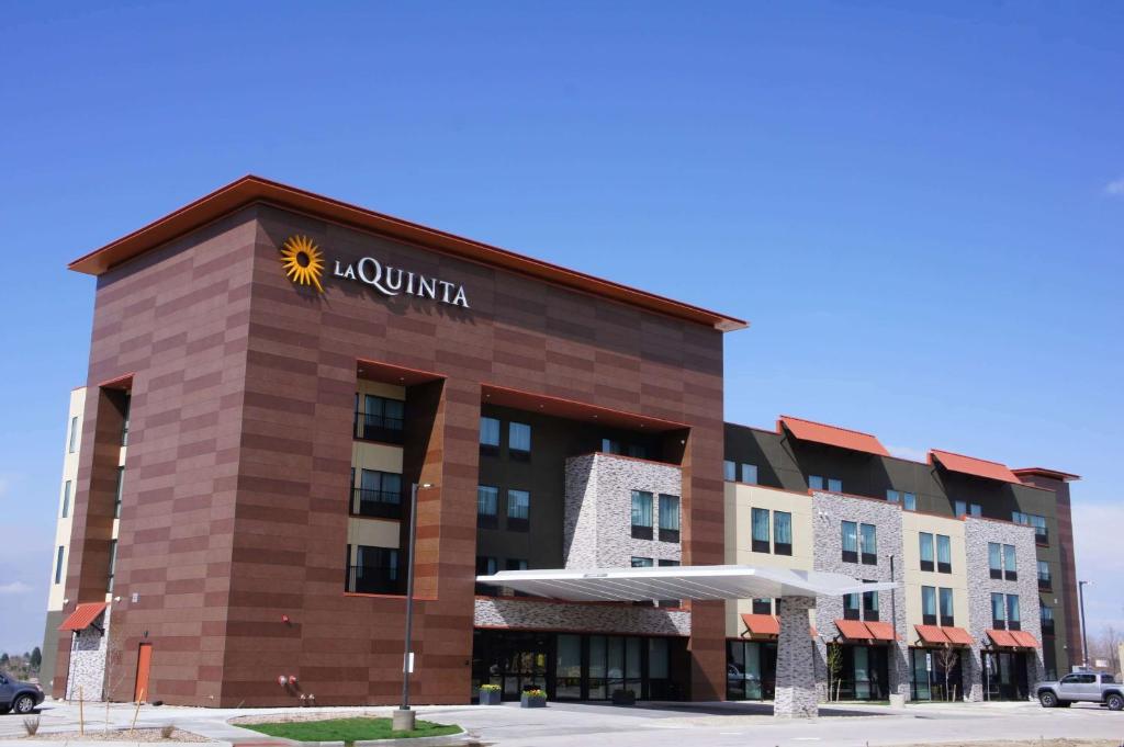 La Quinta Inn & Suites by Wyndham Littleton-Red Rocks - Housity