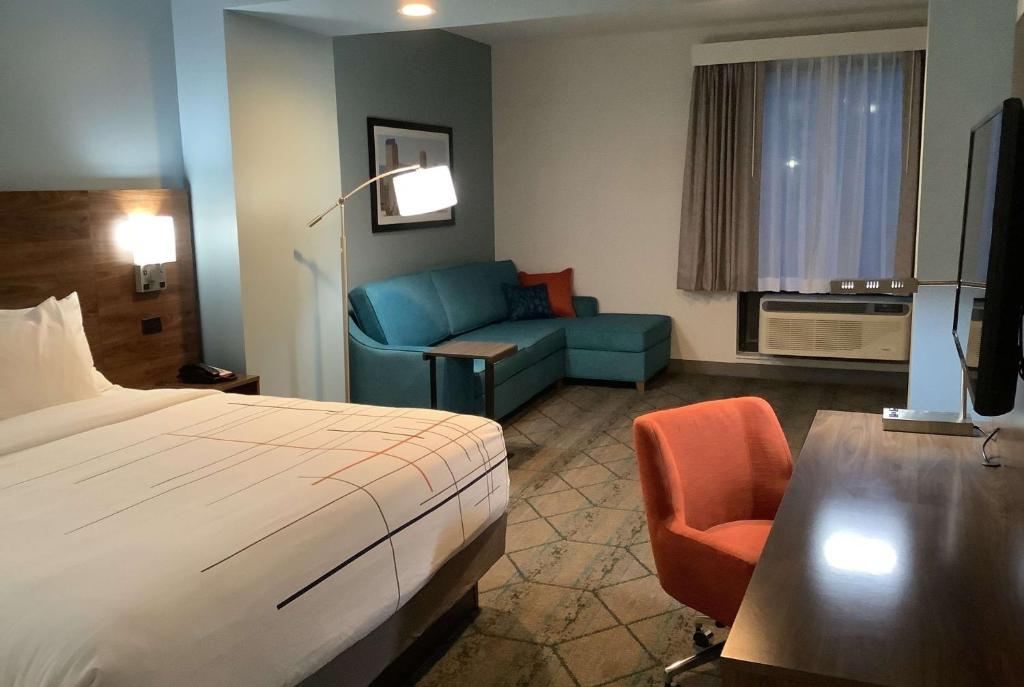 La Quinta Inn & Suites by Wyndham Littleton-Red Rocks photo