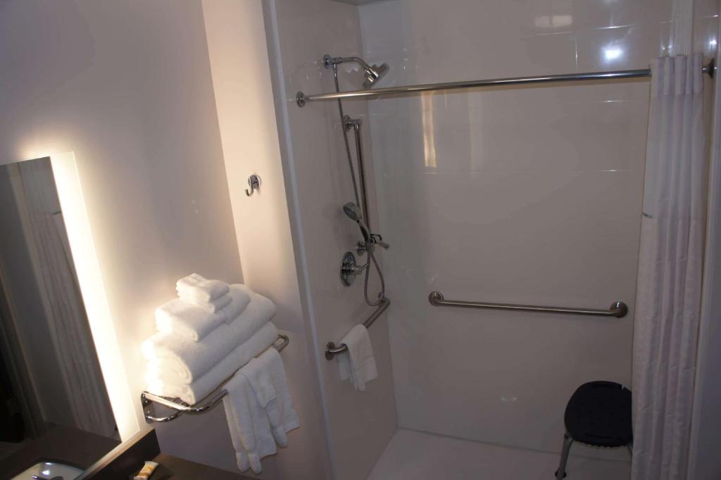 La Quinta Inn & Suites by Wyndham Littleton-Red Rocks - Chambre De Luxe Queen Avec Baignoire Avec Des Barres De Saisie - Mobilité Accessible / Non-fume