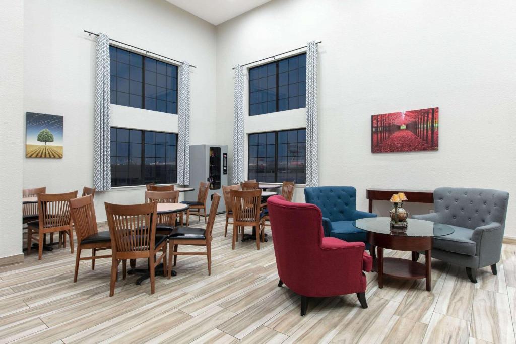 Days Inn by Wyndham Waco Near Downtown University photo