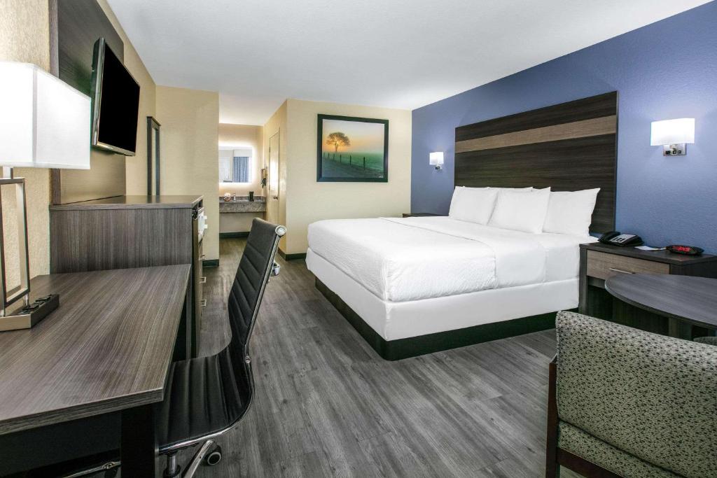 Days Inn by Wyndham Waco Near Downtown University photo