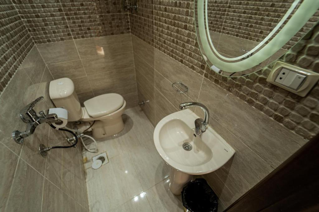Koupelna v ubytování Gardenia Inn