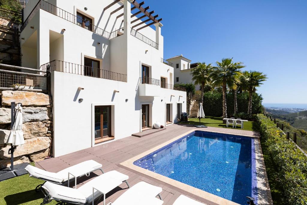Luxury 4BR Villa - Benahavis Hills & Country Club, Benahavís ...