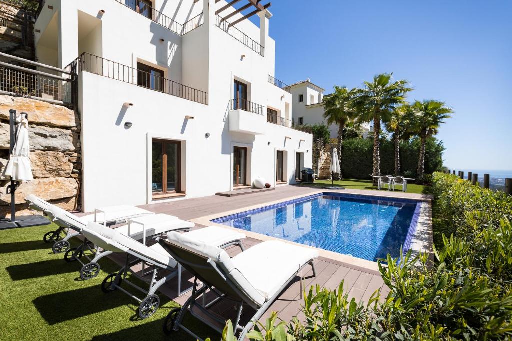 Luxury 4BR Villa - Benahavis Hills & Country Club, Benahavís ...