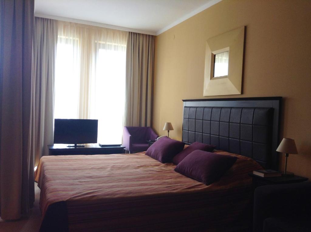 TV a/nebo společenská místnost v ubytování Sunny Beach - Royal Beach Apartment