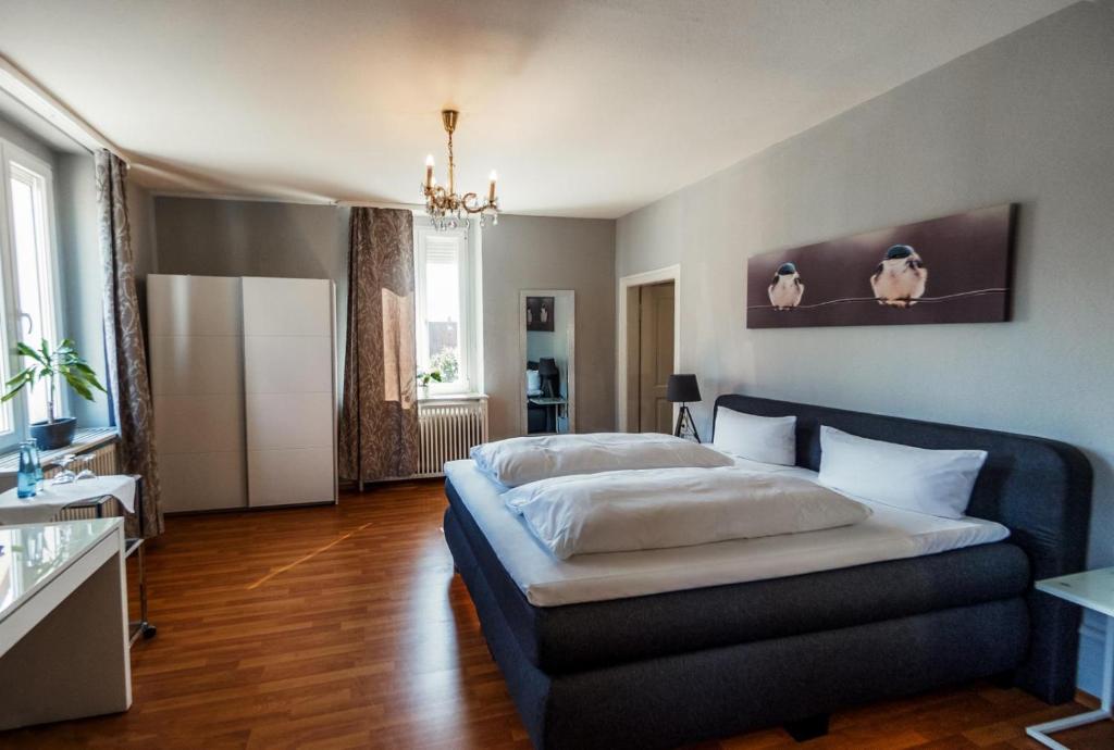 Ein Bett oder Betten in einem Zimmer der Unterkunft Hotel & Restaurant Tanne