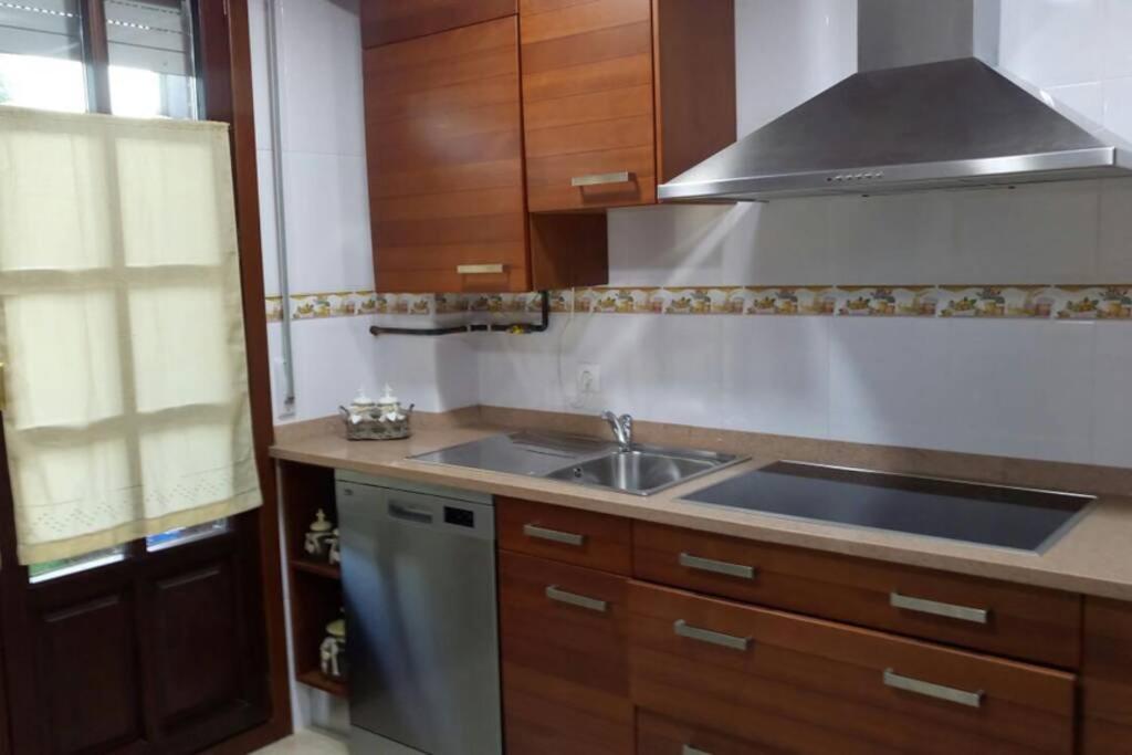Kuchyň nebo kuchyňský kout v ubytování CHALET CERCA DE NOJA CON ACCESO A SPA