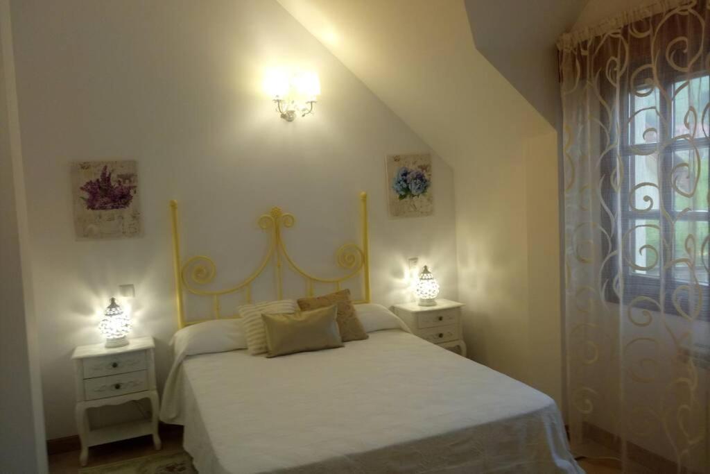 Postel nebo postele na pokoji v ubytování CHALET CERCA DE NOJA CON ACCESO A SPA