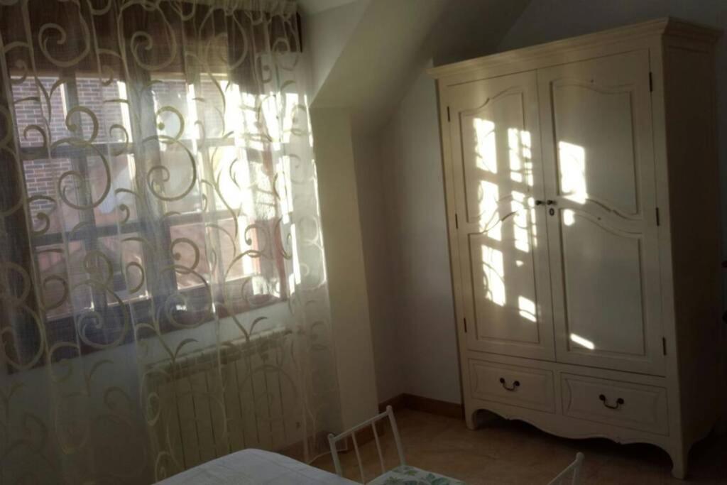 Postel nebo postele na pokoji v ubytování CHALET CERCA DE NOJA CON ACCESO A SPA