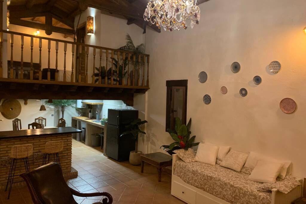 a living room with a couch and a kitchen at El Horno in Irueste