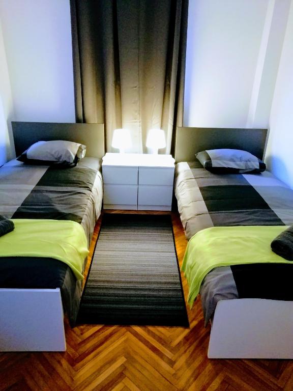 Posteľ alebo postele v izbe v ubytovaní Pula Center Arena Belvedere Apartments and Rooms