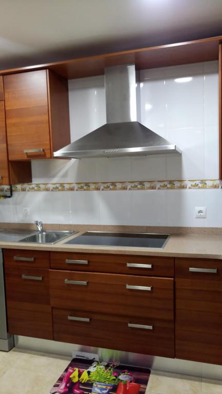 Kuchyň nebo kuchyňský kout v ubytování CHALET CERCA DE NOJA CON ACCESO A SPA